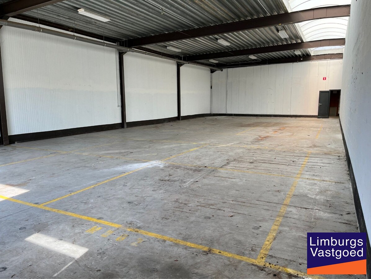 Magazijn, 240m², op industrieterrein, vlakbij E-313 