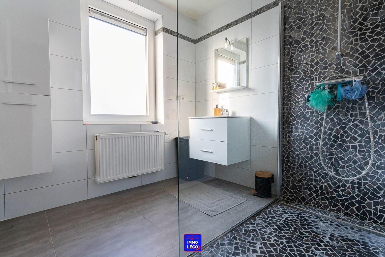 Maison rénovée avec jardin et garage, beaux volumes ! 