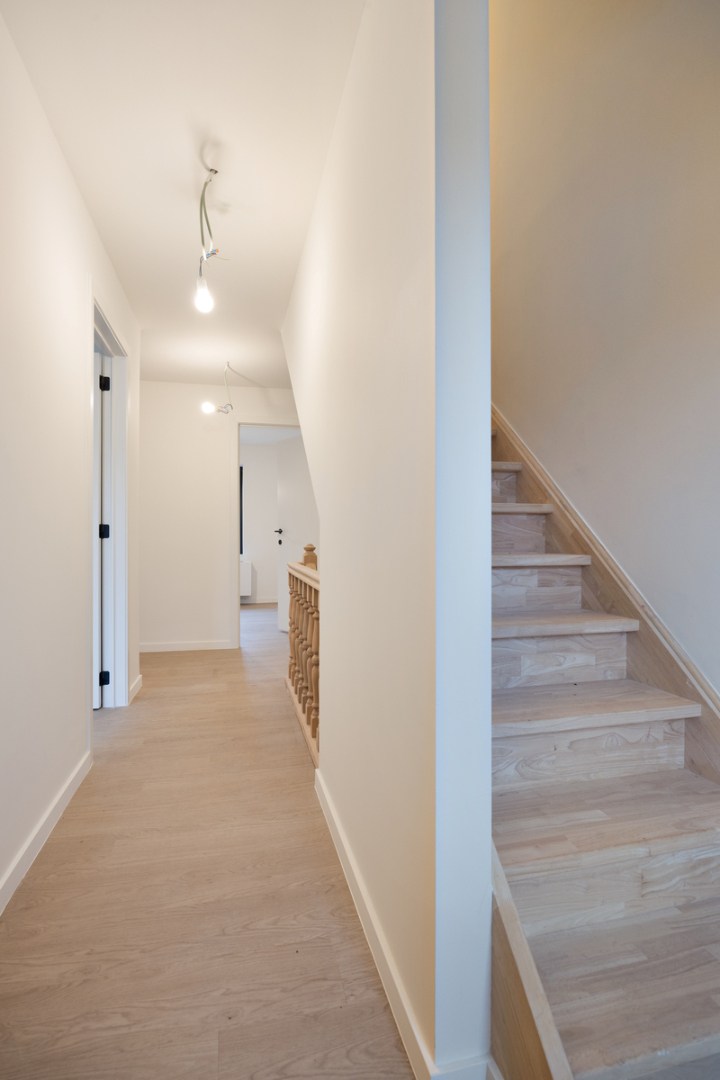 Volledig gerenoveerde halfopen bebouwing met 3 slaapkamers, tuin, terras en garage in Kumtich! – EPC 95 kWh/m² - bewoonbare opp. 153 m² 