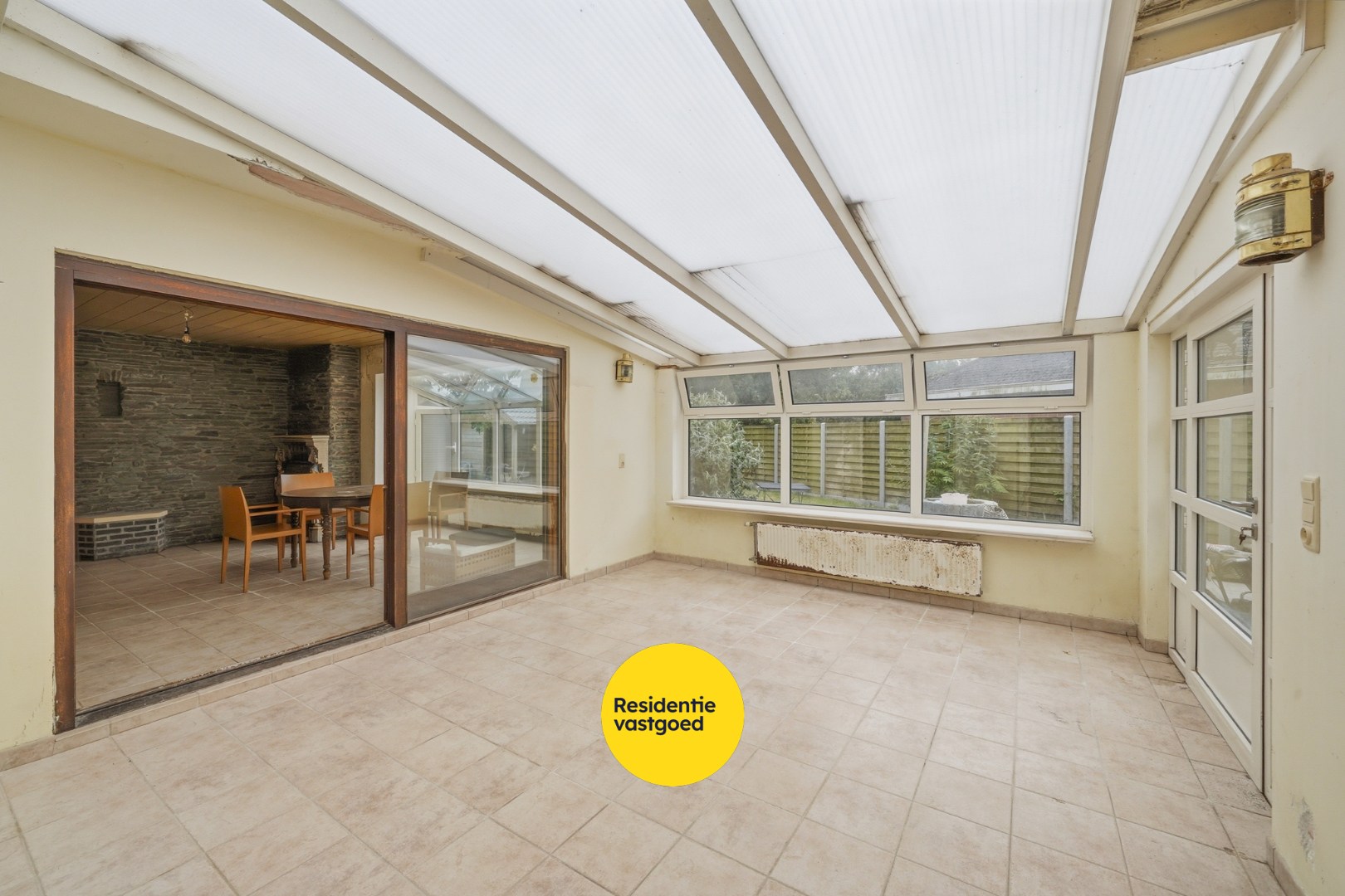 Vrijstaande bungalow met veel potentieel langs het water in hartje Oudenburg 