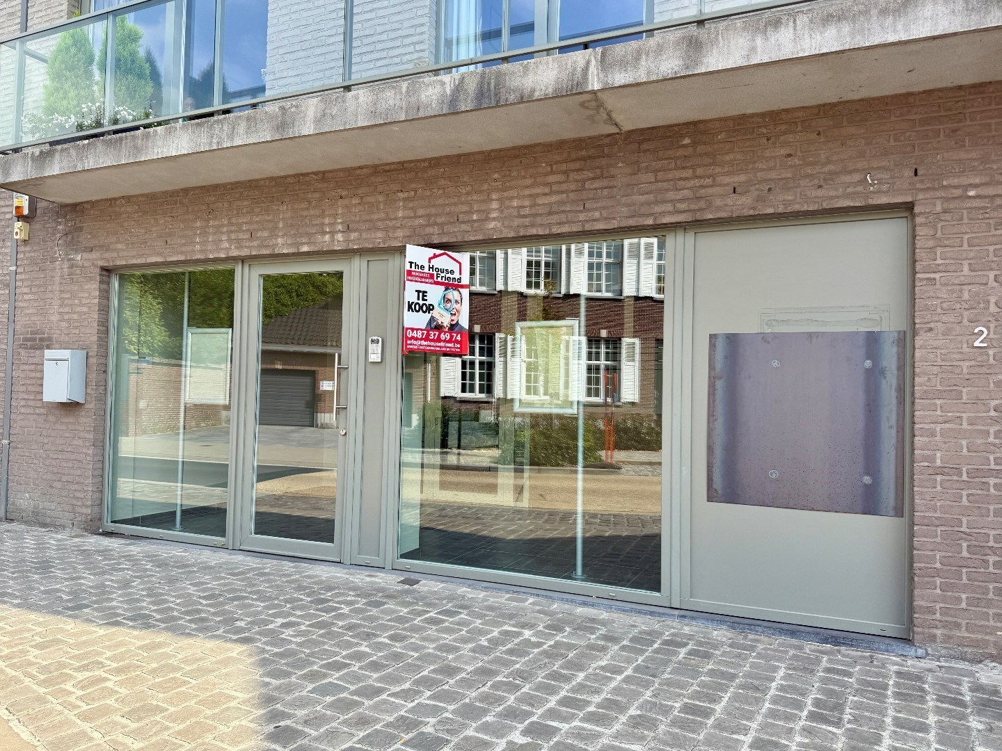 Modern handelpand/kantoor in centrum Oostakker (Gent) 