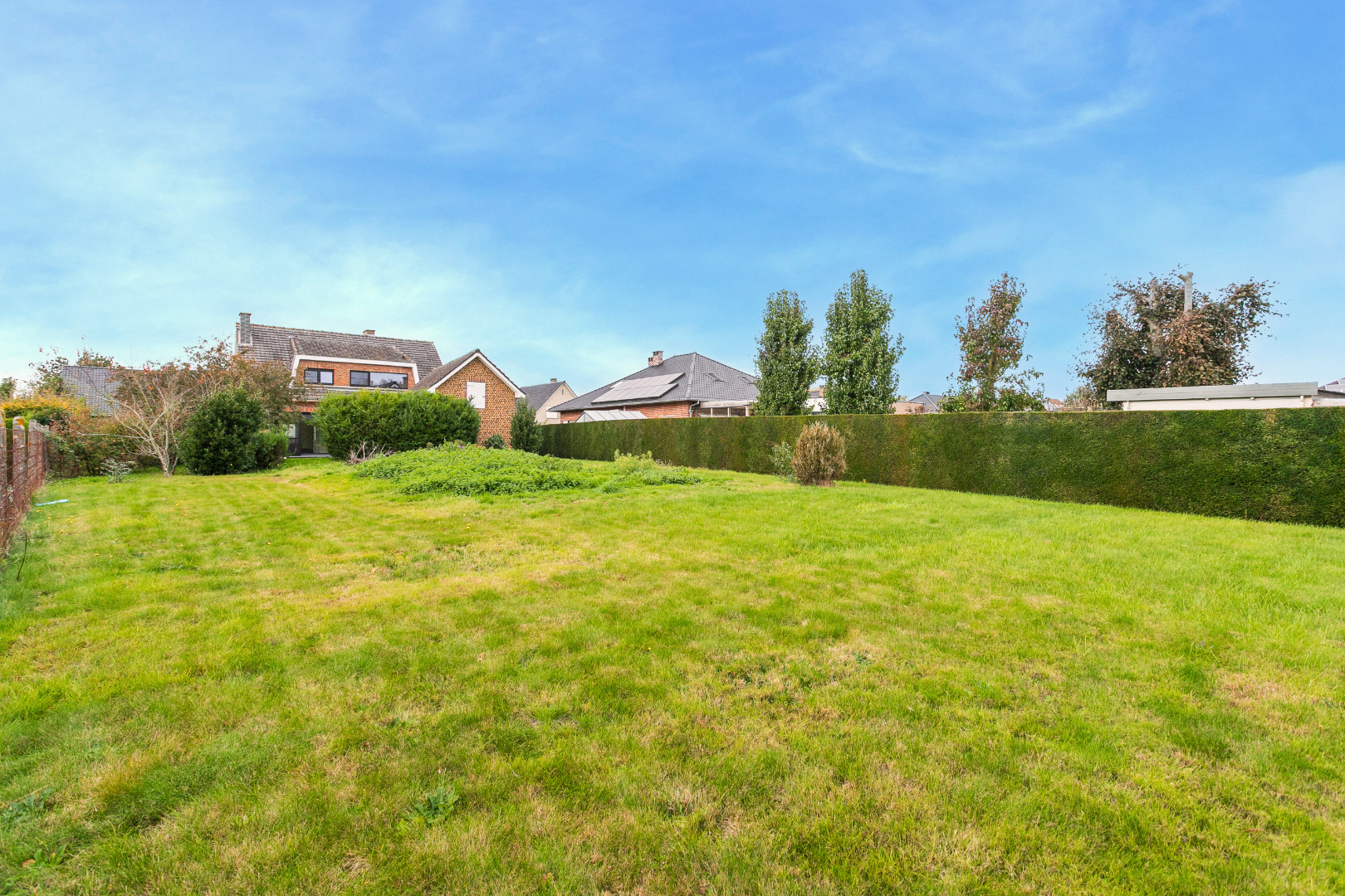 Ruime woning te Pajottegem met 4 slpks, garage en tuin op +-10a! 