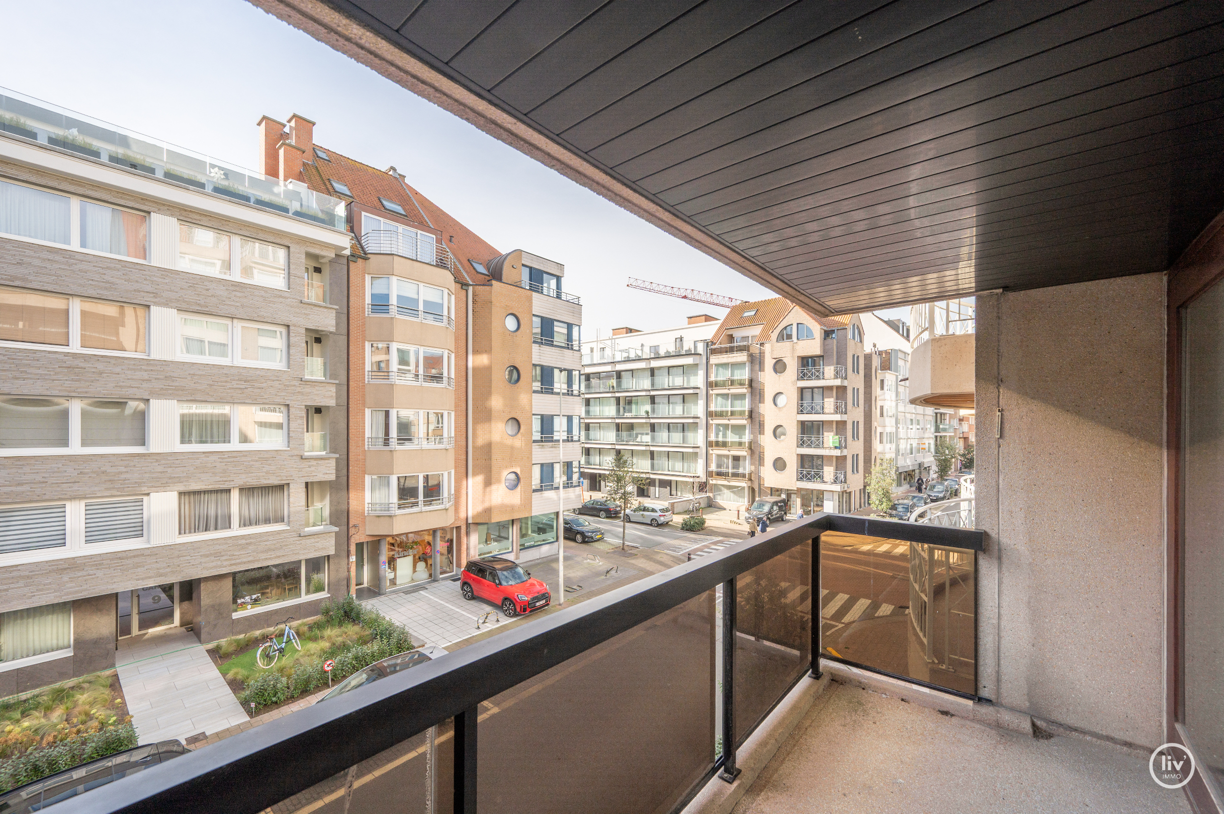 Ruim op te frissen appartement, gelegen op wandelafstand van de zee dichtbij de Lippenslaan. 