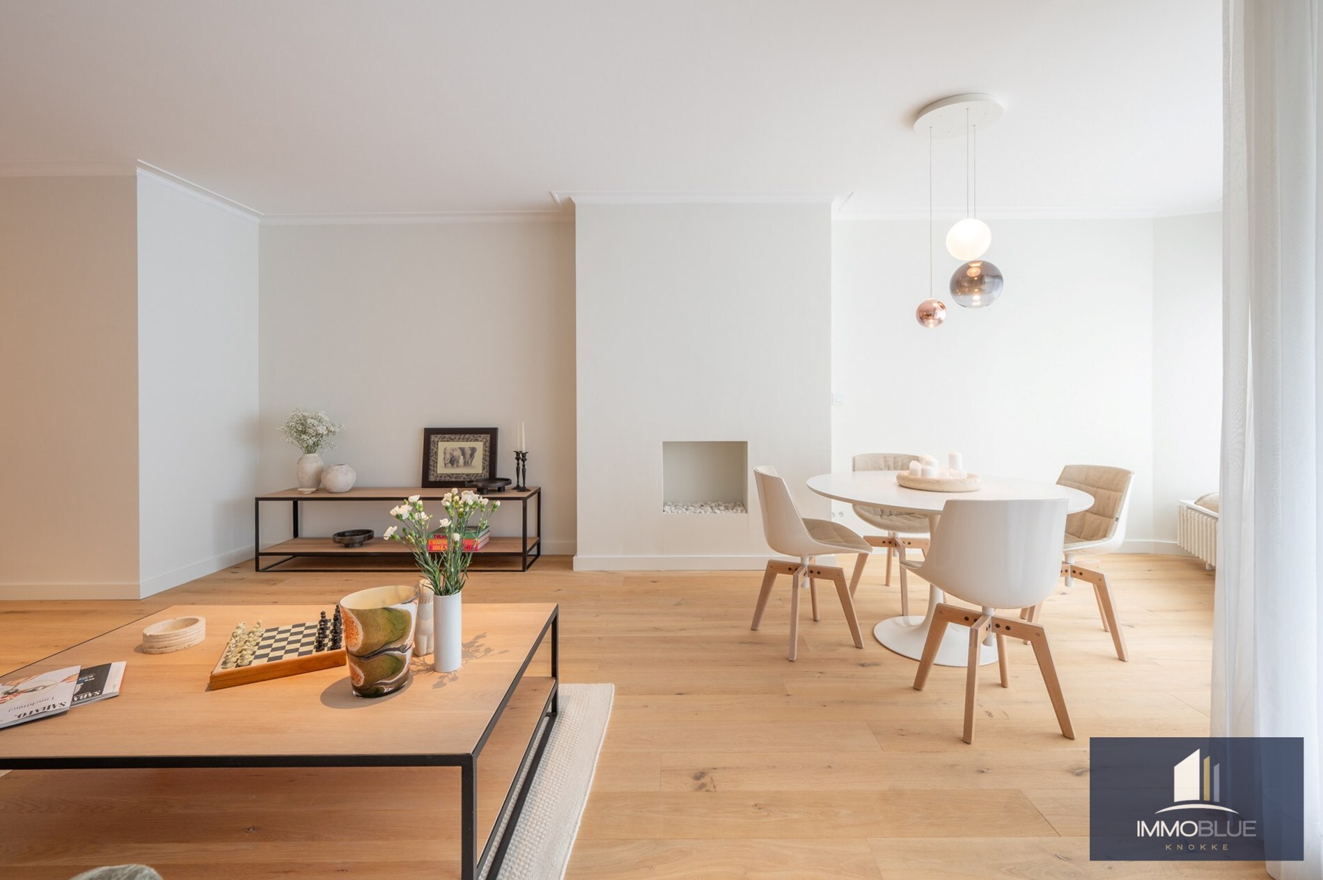 Stijlvol en volledig gerenoveerd appartement op wandelafstand van zee en het commerciële centrum. 