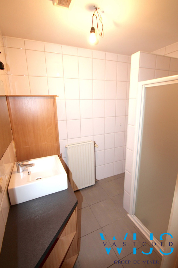 Zeer ruim lichtrijk appartement met 4 slaapkamers ! 