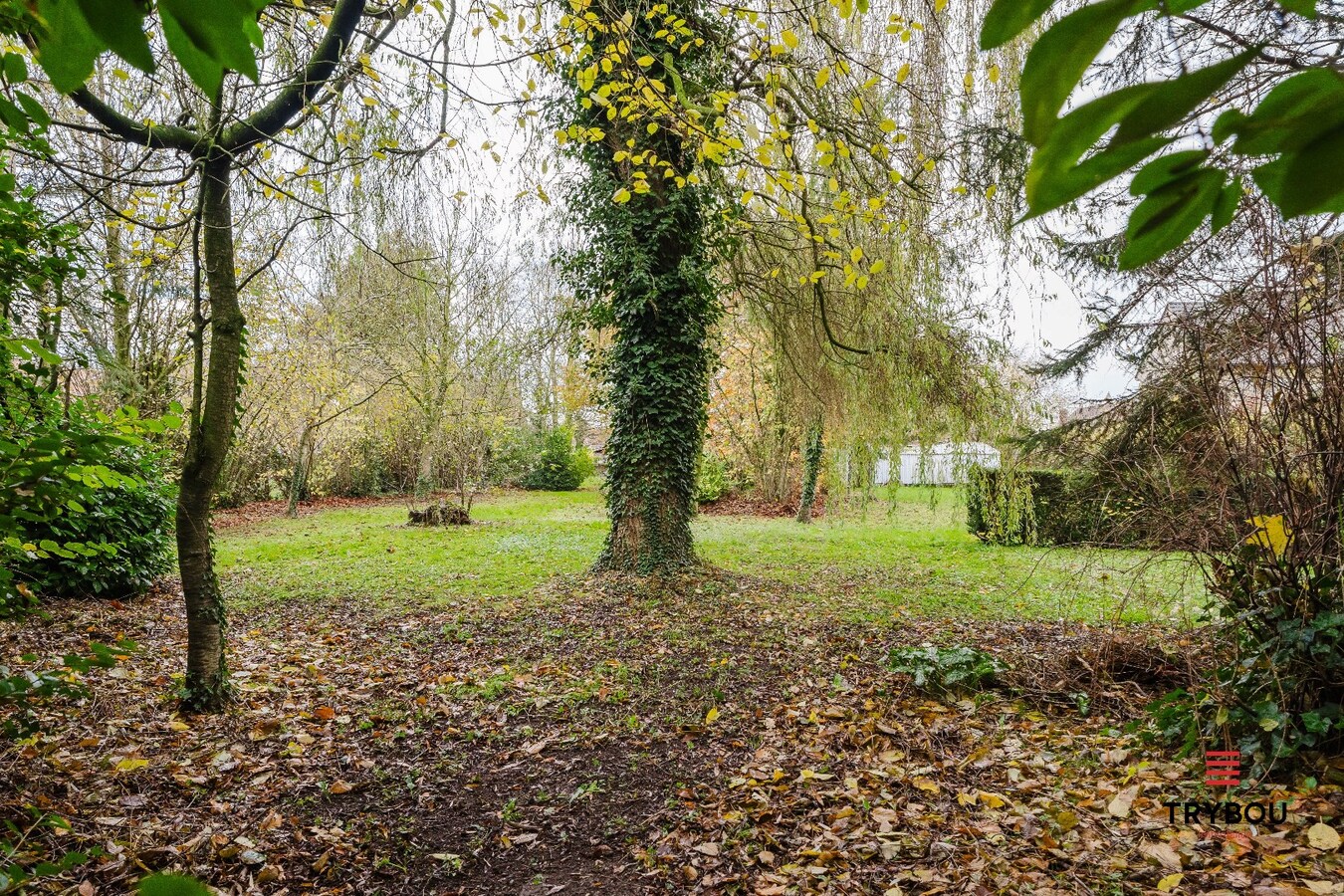 Alleenstaande woning op een ruim perceel van 2270 m² met rustige ligging te Langemark 