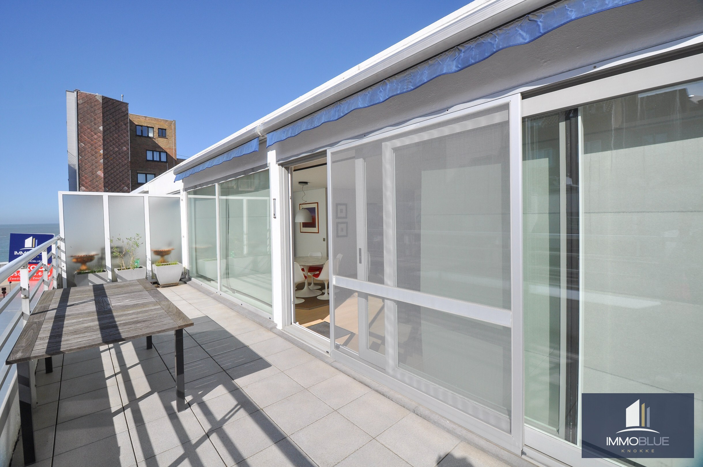 Exclusief: instapklare penthouse met een ruim zonnig terras. 