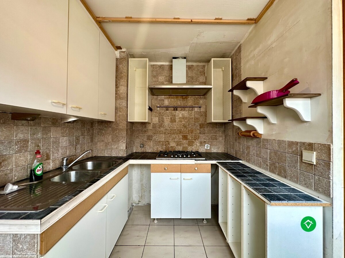 Ruim duplexappartement met terras en garage nabij centrum Roeselare 