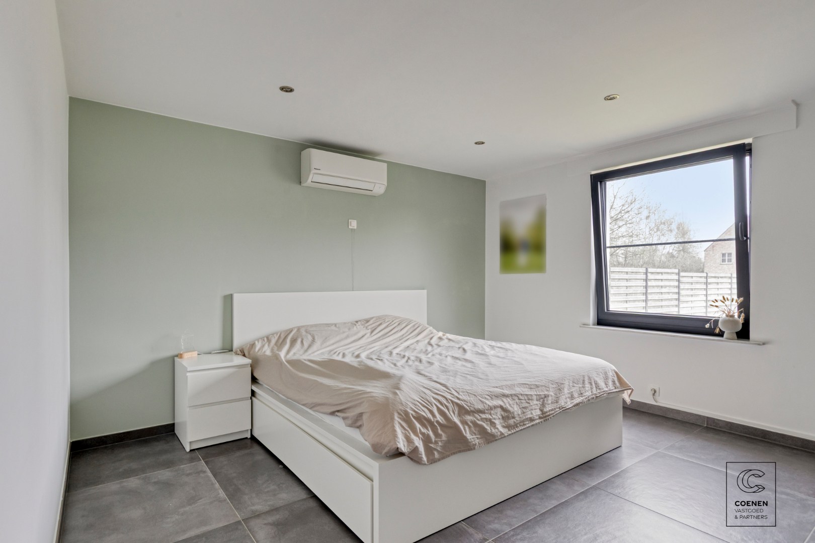 Gerenoveerde woning met 4 à 5 slpk's op een gunstige ligging te Oelegem! 