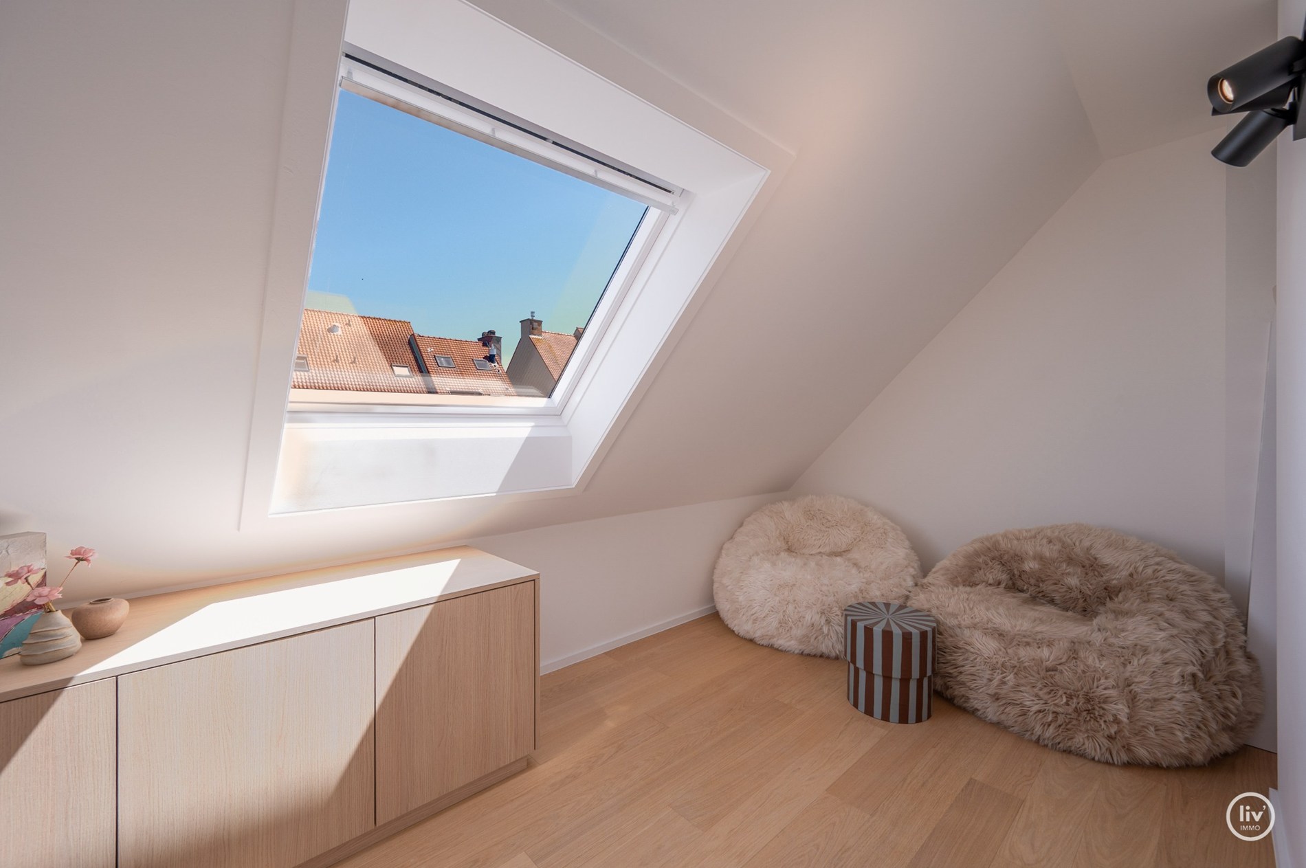 Prachtige ruime duplex (216 m2) top gerenoveerd gelegen op de Leopoldlaan te Knokke. 