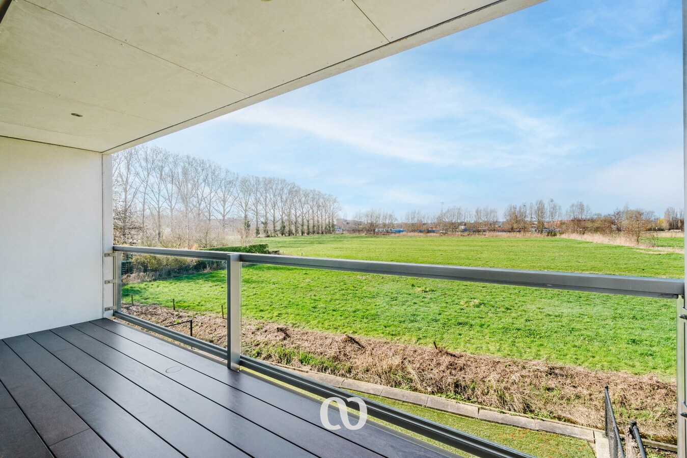 Instapklaar duplex-appartement met terras, zolder en prachtig uitzicht 