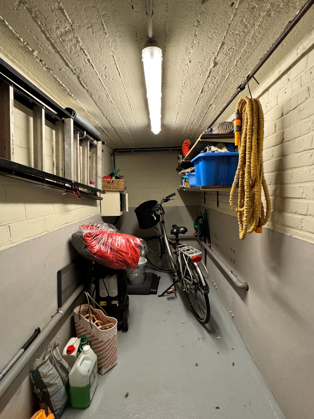 Stijlvolle villa op 909 m² met garage en afgesloten tuin 