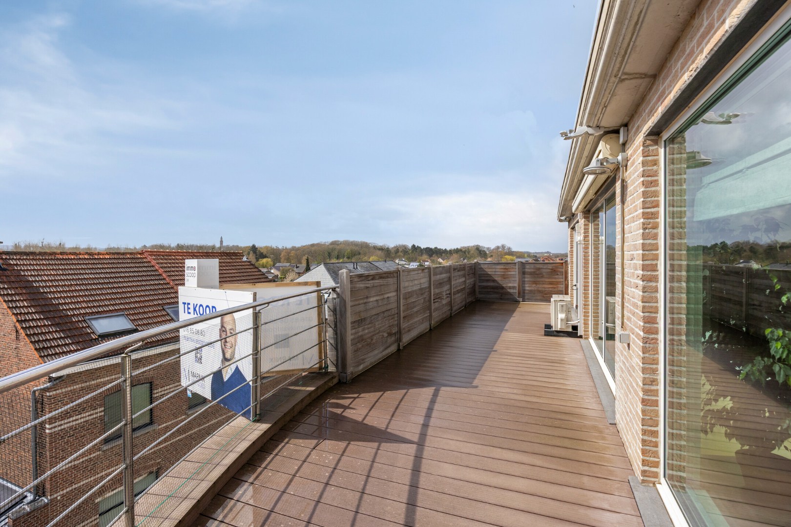 Instapklare penthouse met 2 slaapkamers en terras van 60m² , 4 kelders en garagebox in Korbeek-Lo! – EPC 199 kWh/m² - bewoonbare opp. 131 m² 