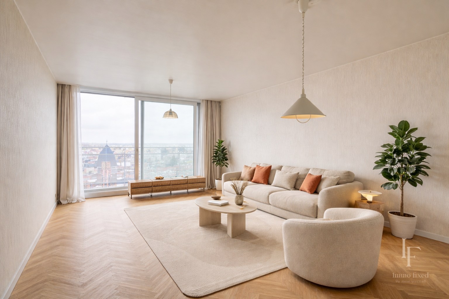 Te renoveren parel met potentieel + garagebox te Berchem! 