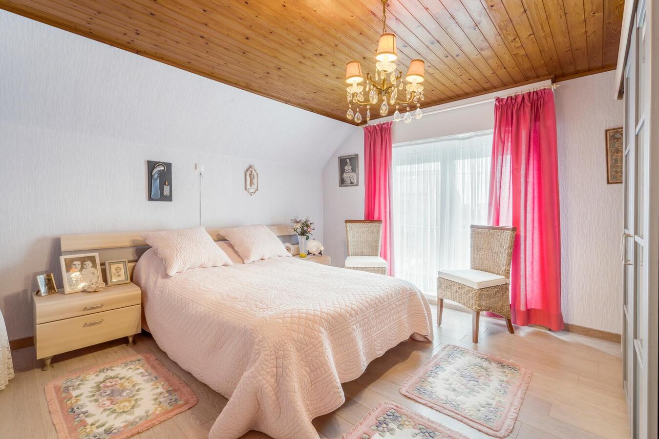 Uitstekend onderhouden halfopen woning met grote tuin 