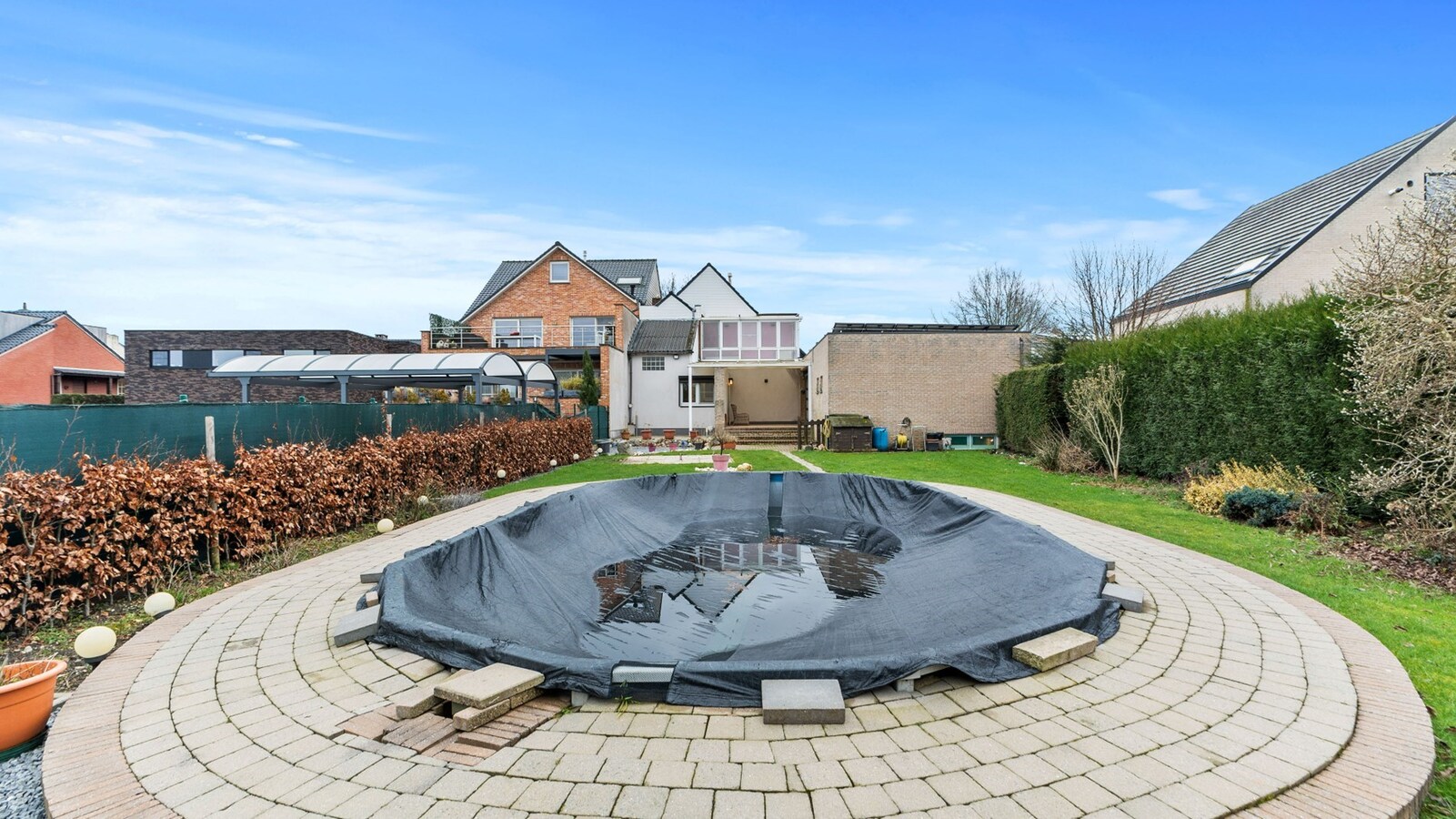 Riante gezinswoning met tal van mogelijkheden nabij Maastricht! 