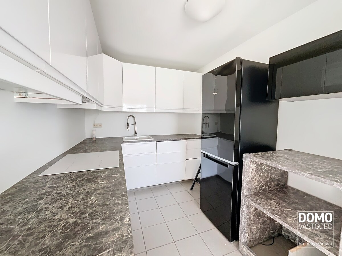 RUIM APPARTEMENT MET 3 SLAAPKAMERS EN GARAGE TE TUILT 