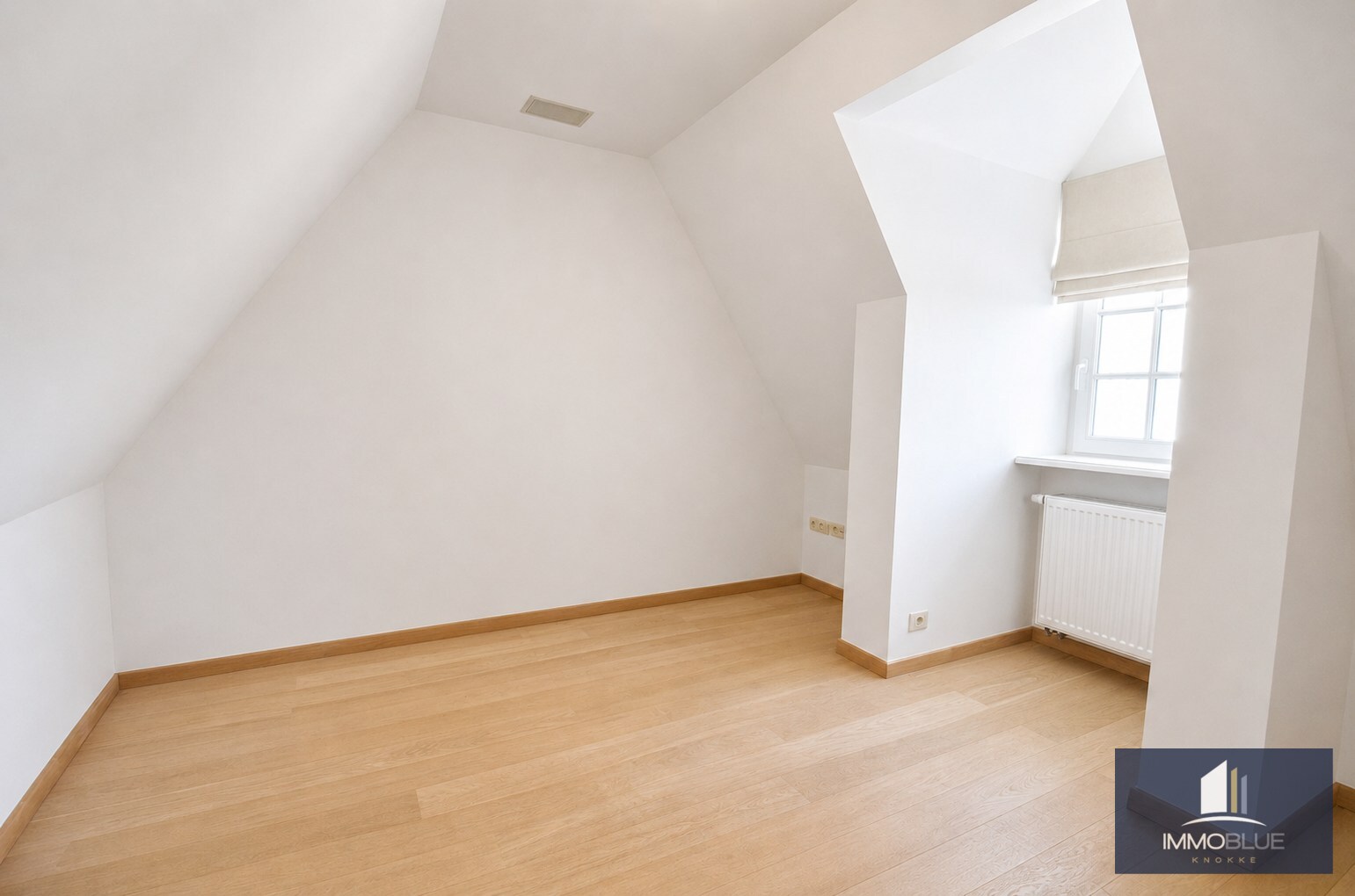 Tijdloze villa met uitzonderlijke vergezichten op een residentiële locatie. 