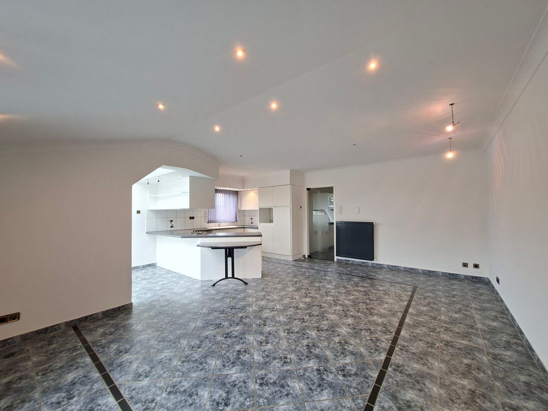 Ruim 3 slaapkamer duplex appartement te Lanaken 