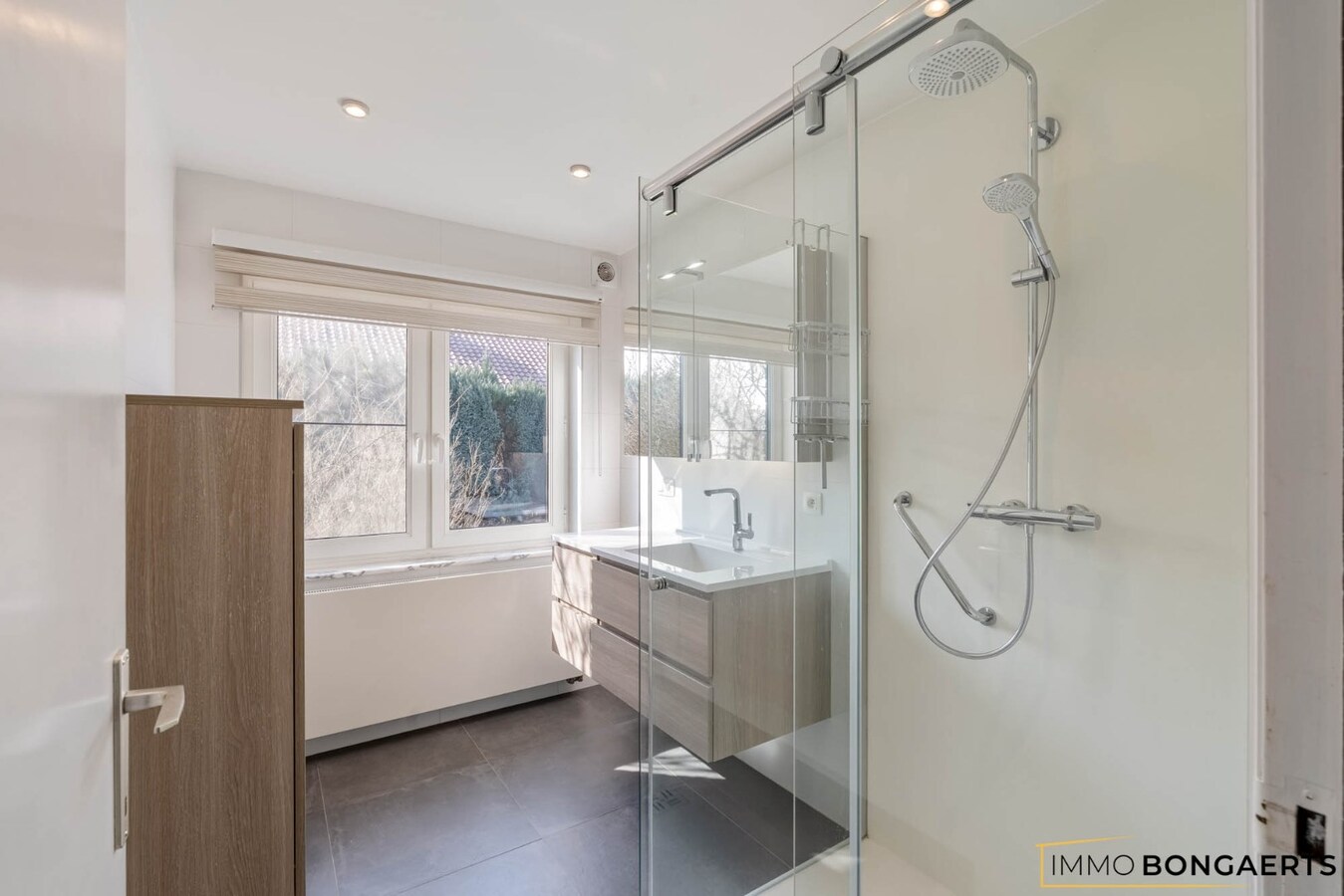 Ruime woning met drie slaapkamers 