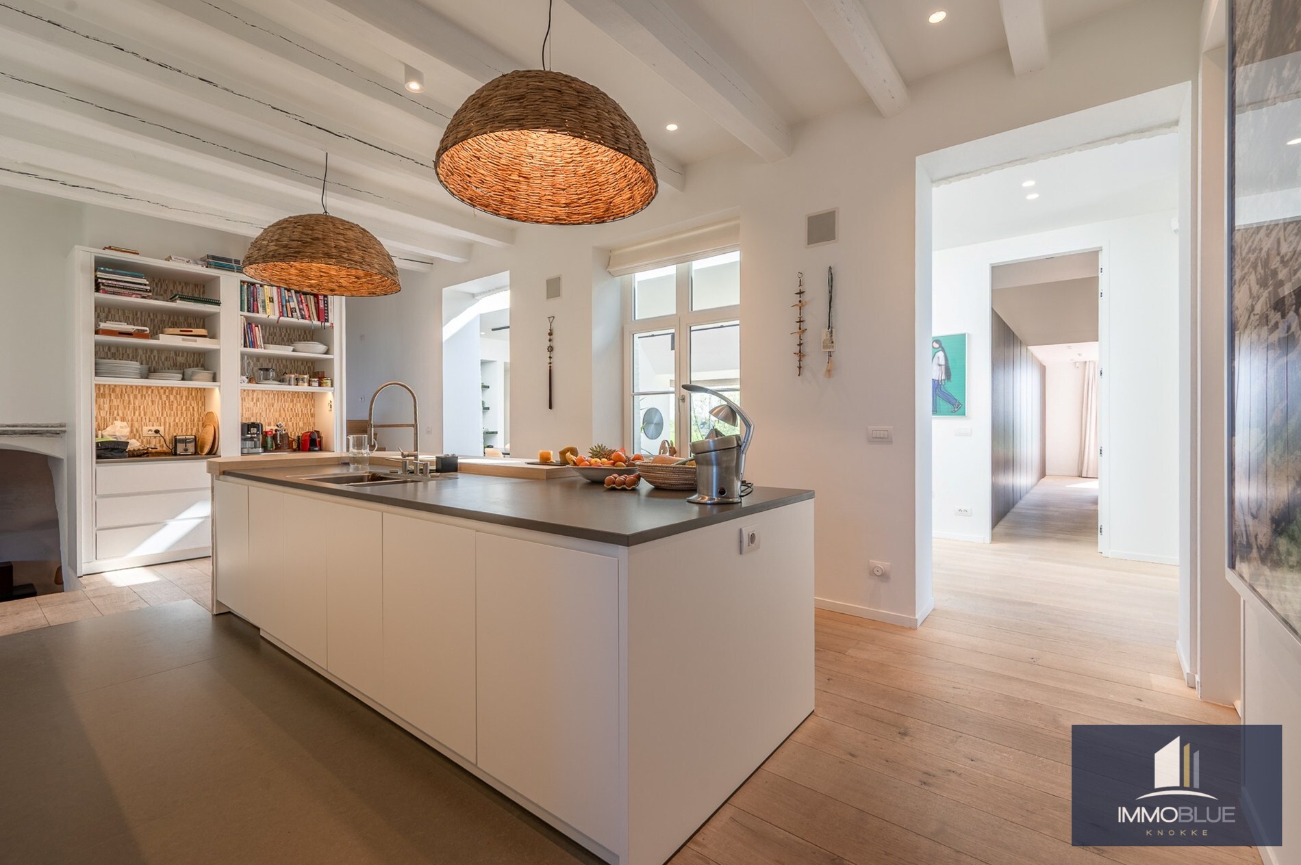 Uniek eigendom met adembenemende zichten gelegen op een perceel van ongeveer 3000 m². 