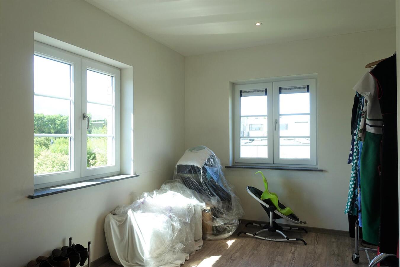 Prachtige recente villa met bijgebouw 