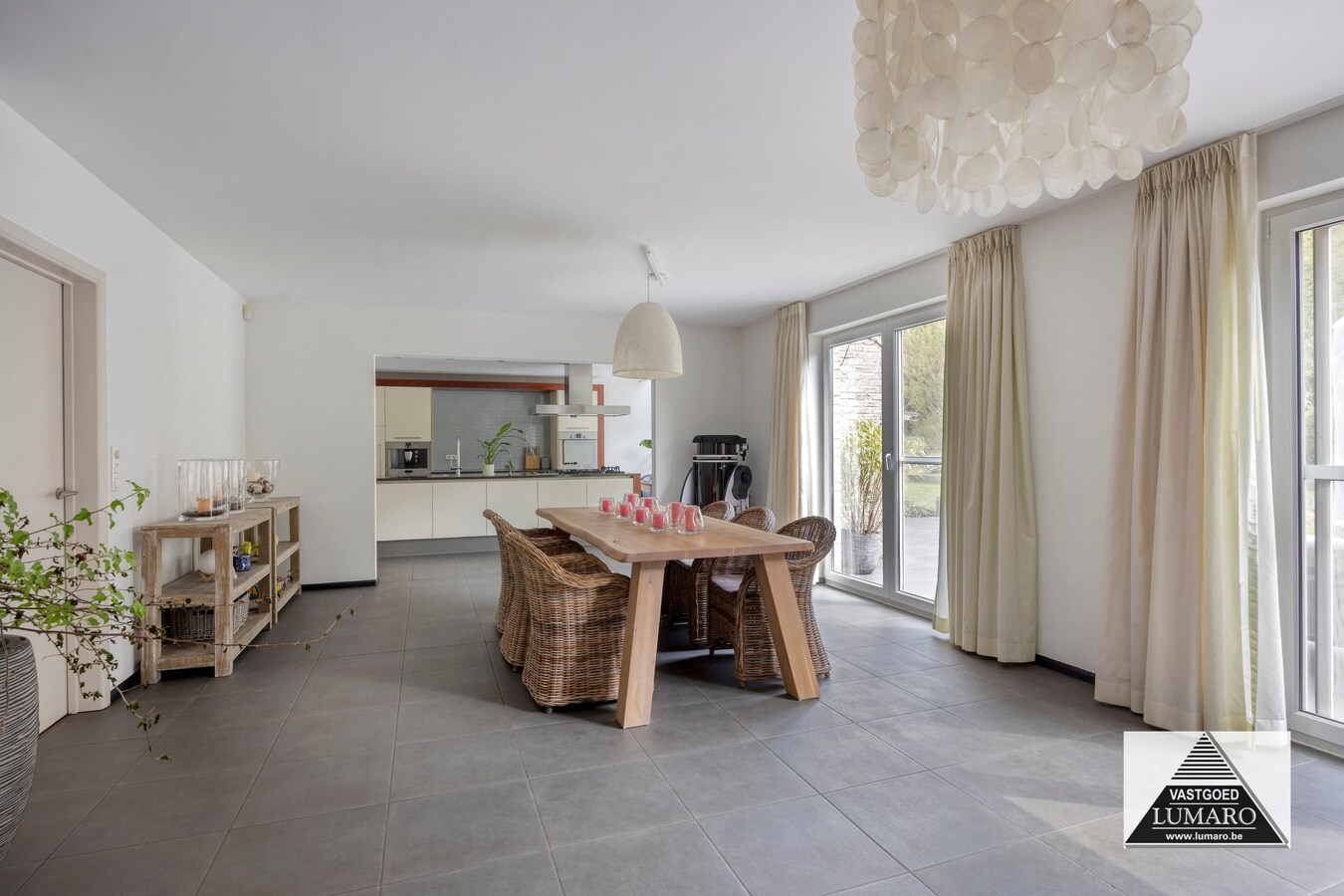 Vrijstaand landhuis op 2.942m². Instapklaar. Energielabel B. 