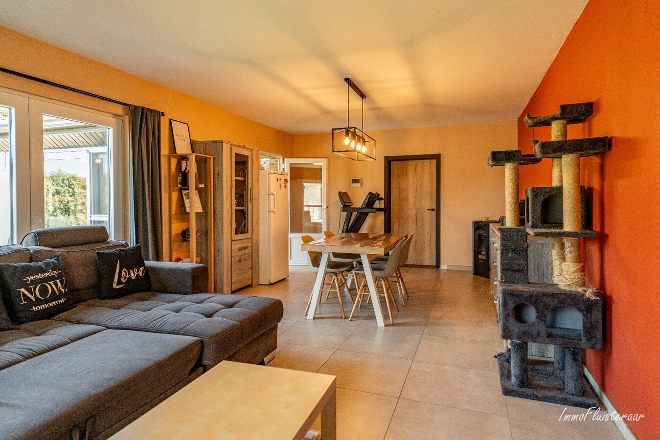 Gerenoveerde woning met praktijkruimte en paardenstal op 9.019 m2 te Balen 