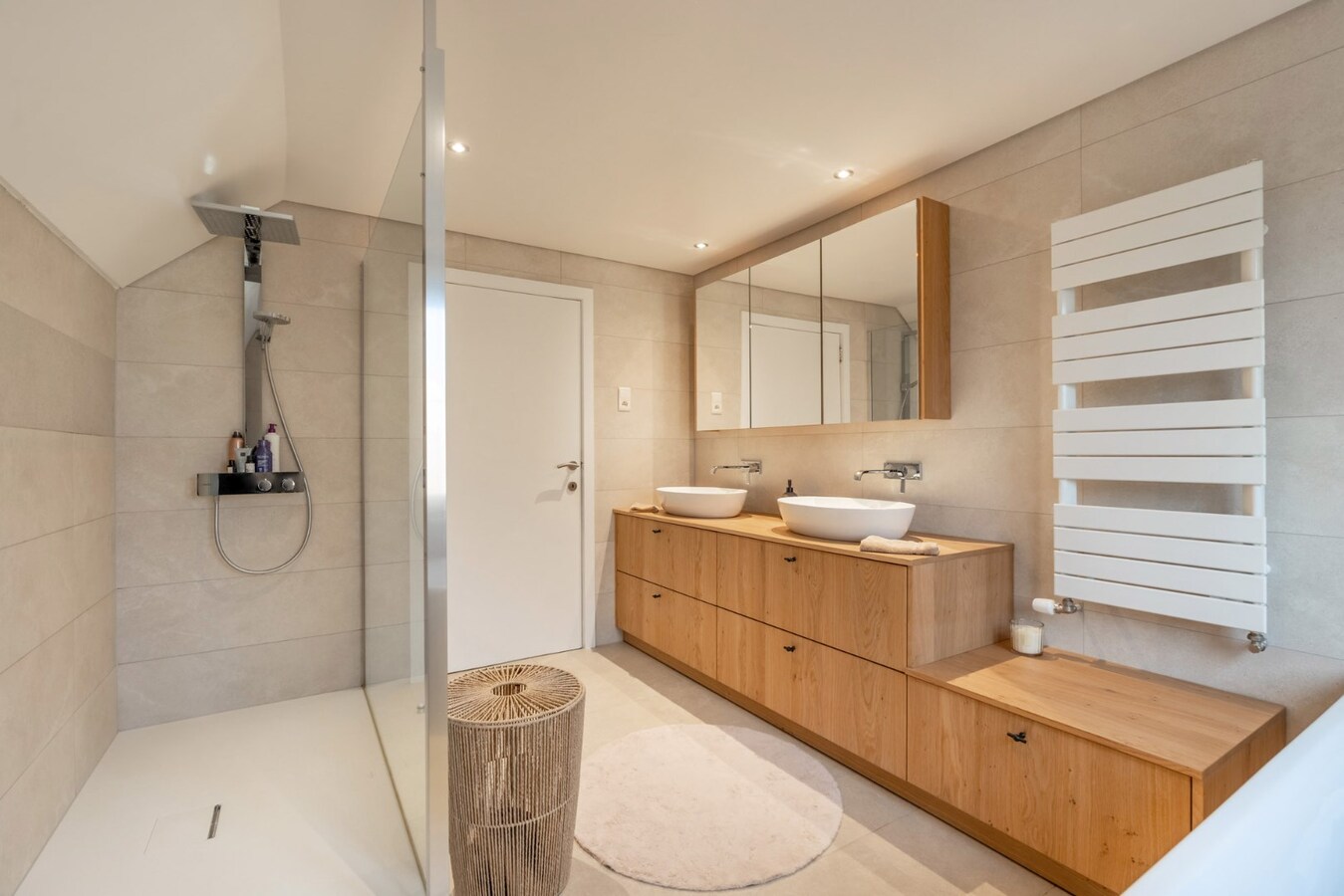 Prachtige ruim gerenoveerde woning. 