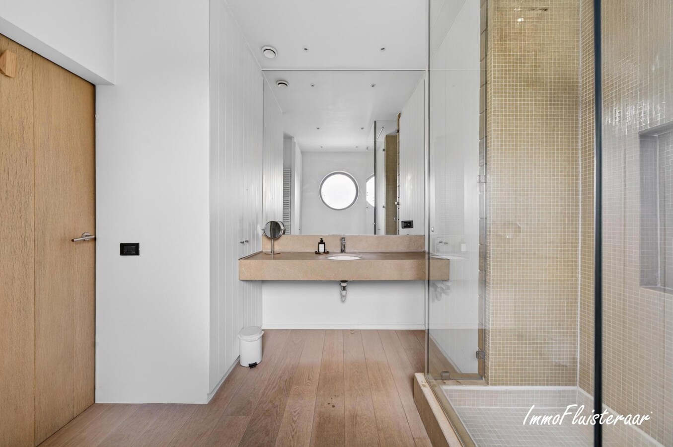 Exclusieve villa met professionele hippische accommodatie op ca. 14,5 ha (mogelijkheid tot aankoop extra gronden) te Astene (Deinze) 