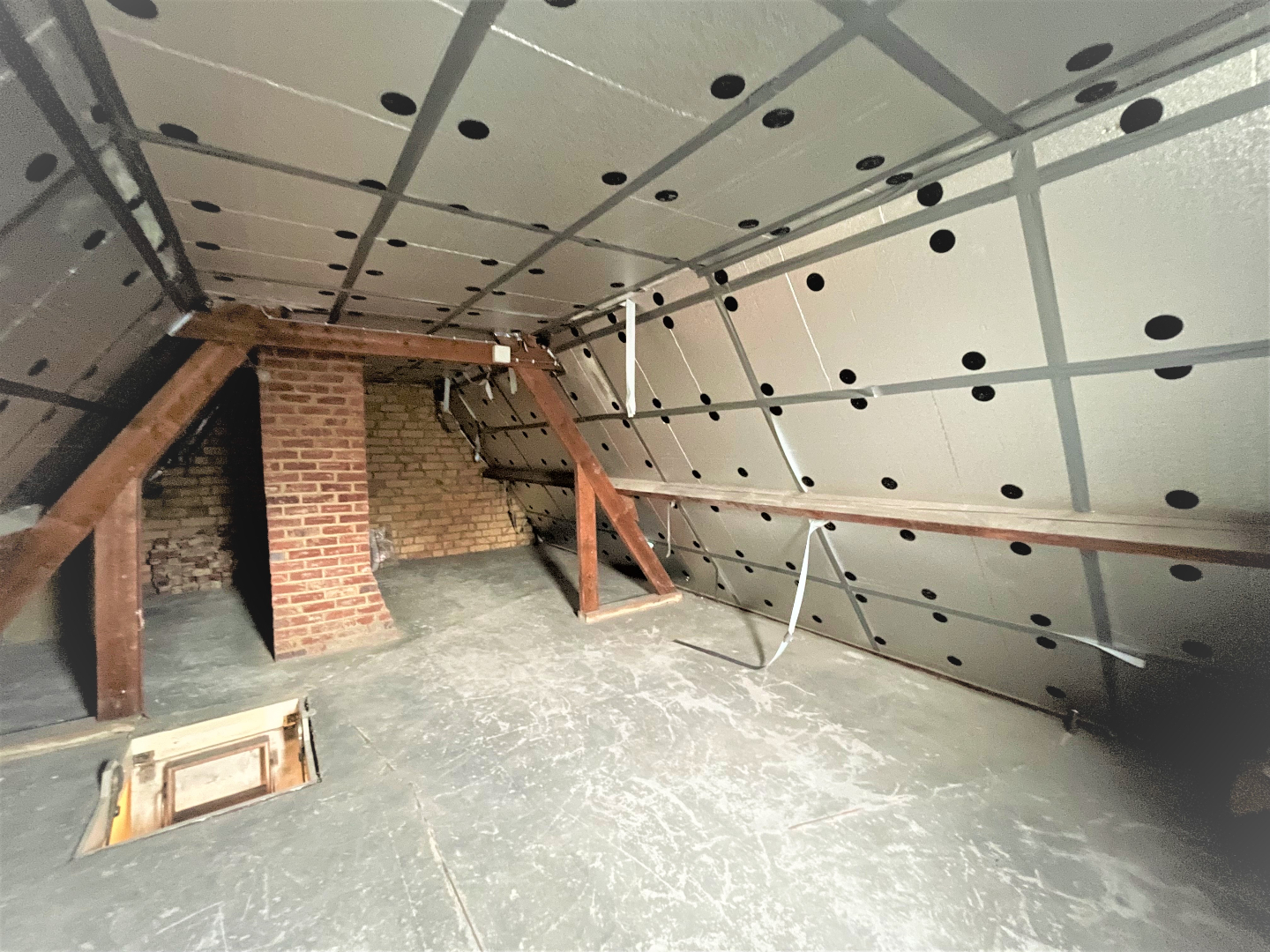 Statige halfopen woning met 3 slaapkamers en garage 