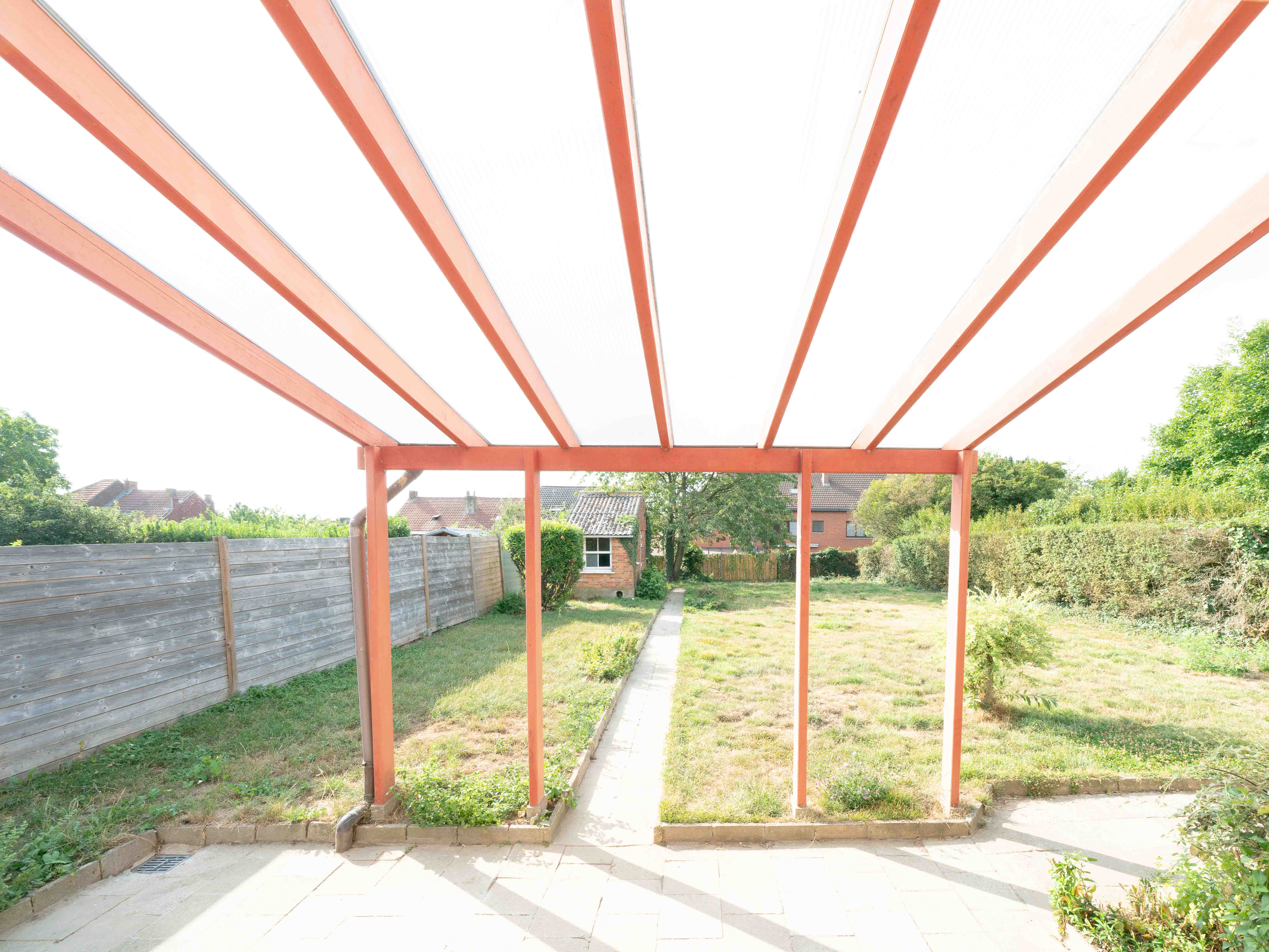 4-gevelwoning met prachtige tuin nabij alle faciliteiten 