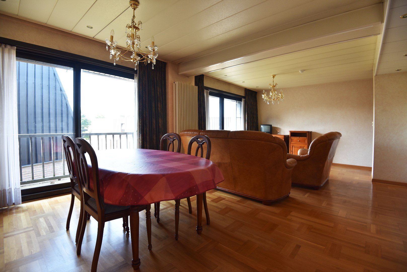 Ruime serviceflat (80m²) met 2 slpks,  2 terrassen en ruime garage (21m²) te Maldegem 