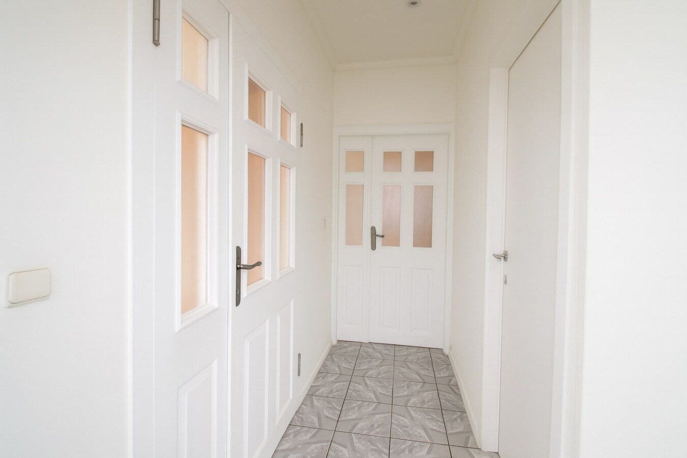 Te koop: Uitzonderlijk ruime stadswoning met 6 slaapkamers, garage en tuin in het hart van Sint-Niklaas! 