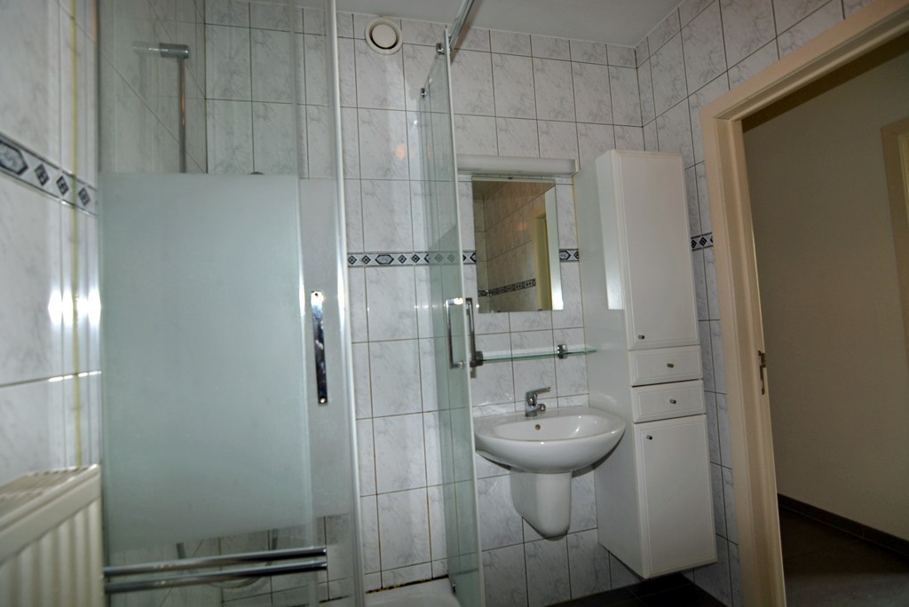 Appartement (104 m²) met 2 slpks, garage en kelderberging. 