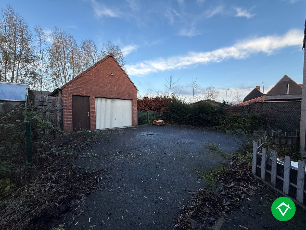 Rustig gelegen halfopen bebouwing met 3 slaapkamers, tuin en garage met uitweg! 