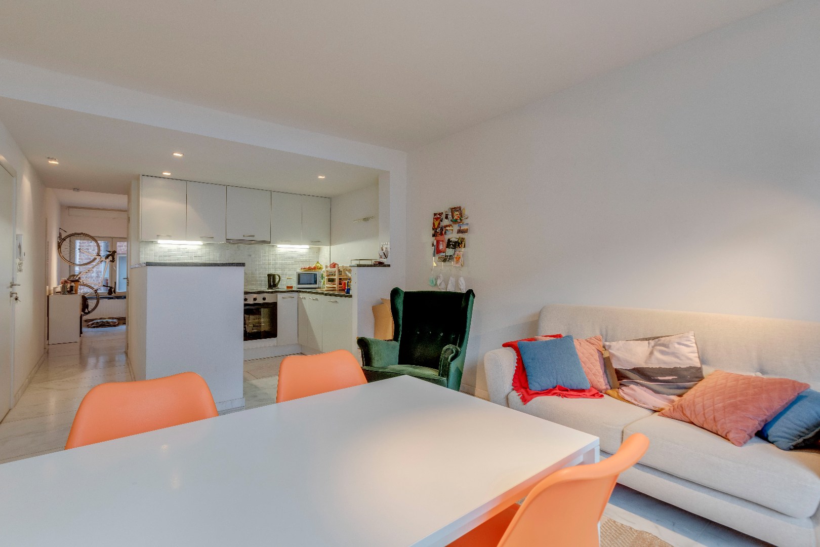Zeer ruim 1-slaapkamer appartement met bureauruimte te  centrum Gent 