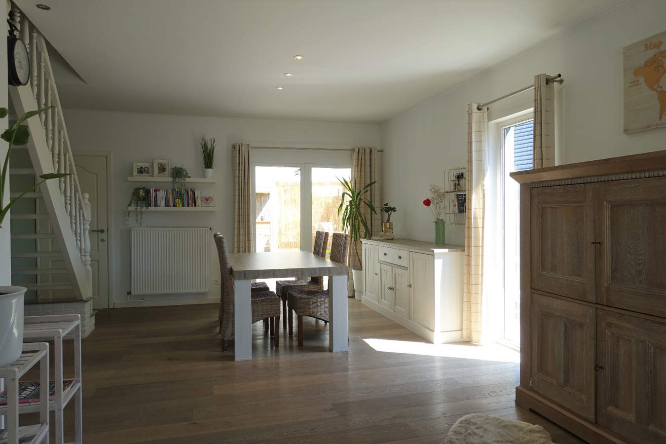 Goed gelegen hoekwoning met gezellige tuin en garage 