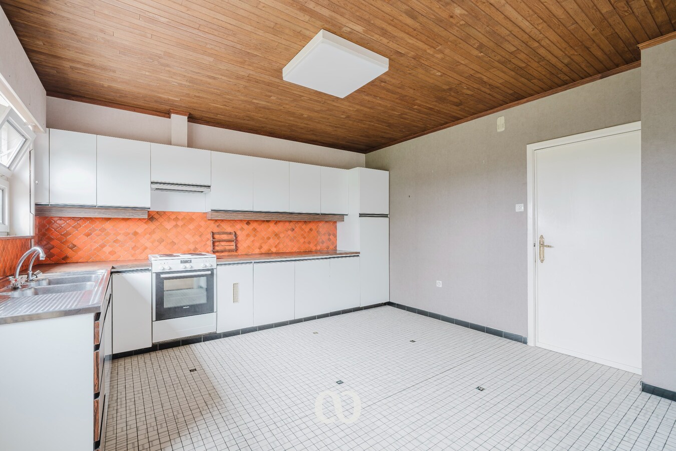 Bungalow met prachtig uitzicht en volledige onderkeldering in Heurne 