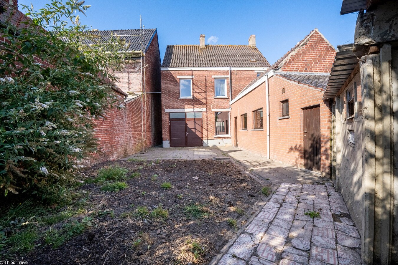 Ruime vrijstaande woning met grote garage op een boogscheut van het Centrum 
