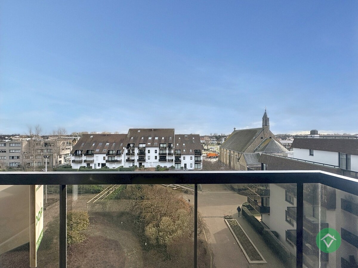 Lichtrijk 2-slaapkamerappartement op topligging op 100m van de zeedijk in Sint-Idesbald 