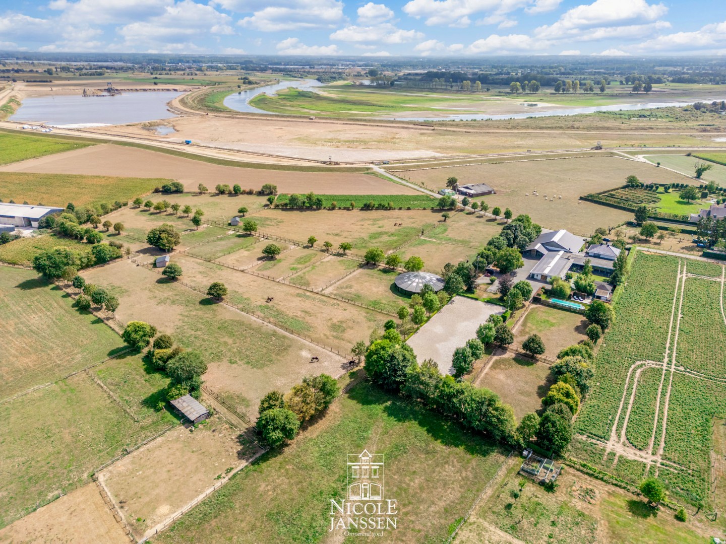 Riante woning met paardenstallen