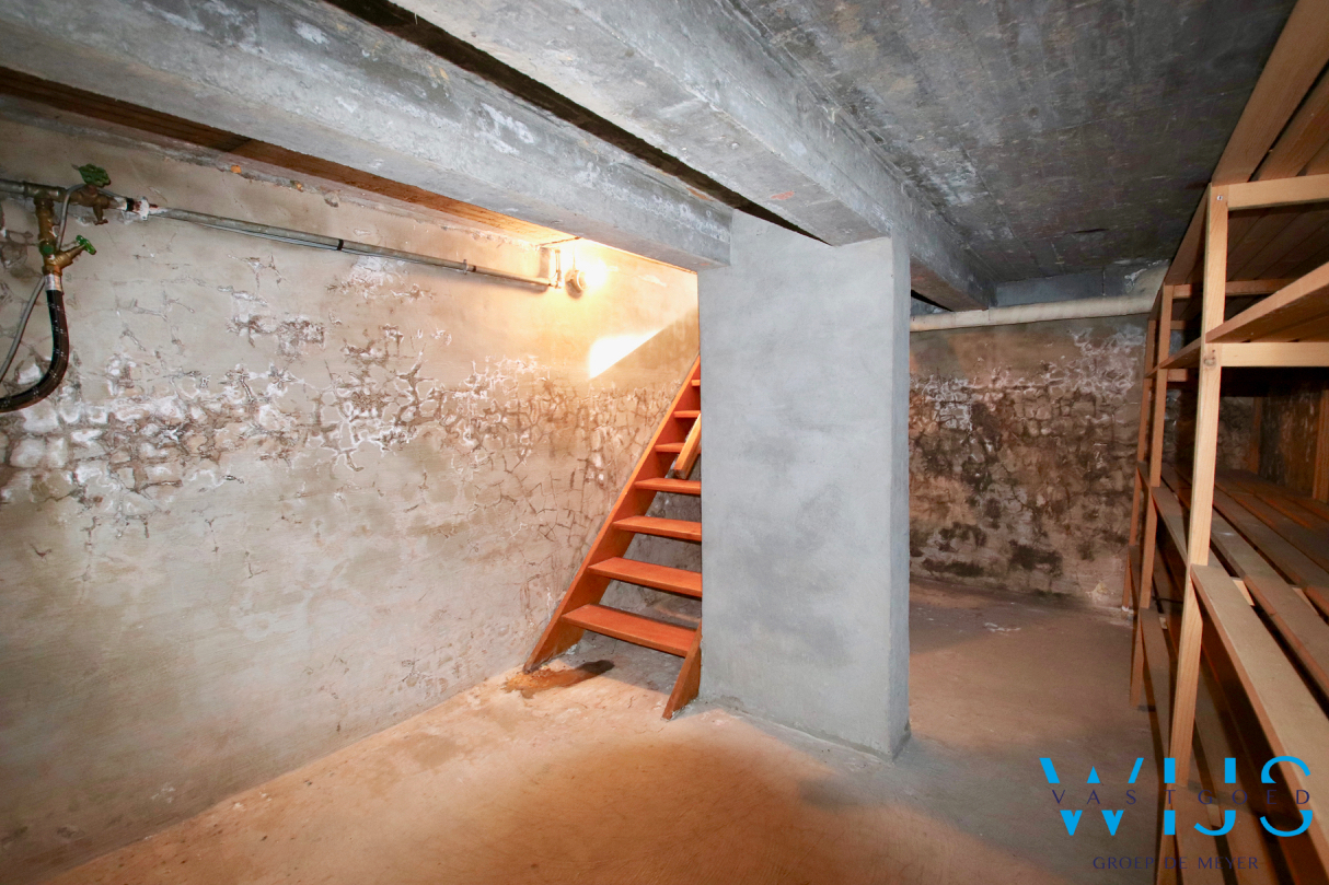 Te renoveren gezinswoning op een zonnig perceel van 1184m² te Wachtebeke ! 