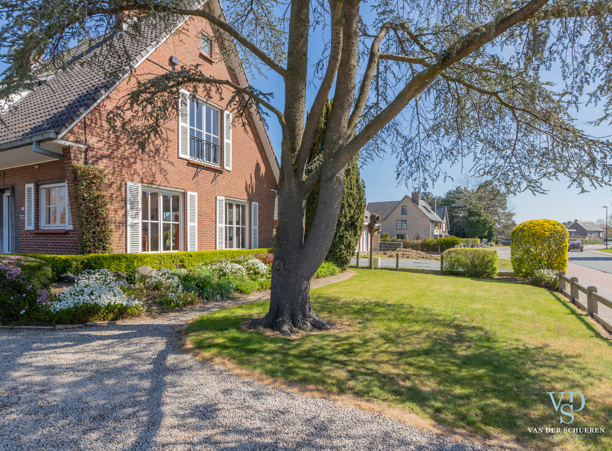 Karaktervolle, charmante villa te Zingem. 