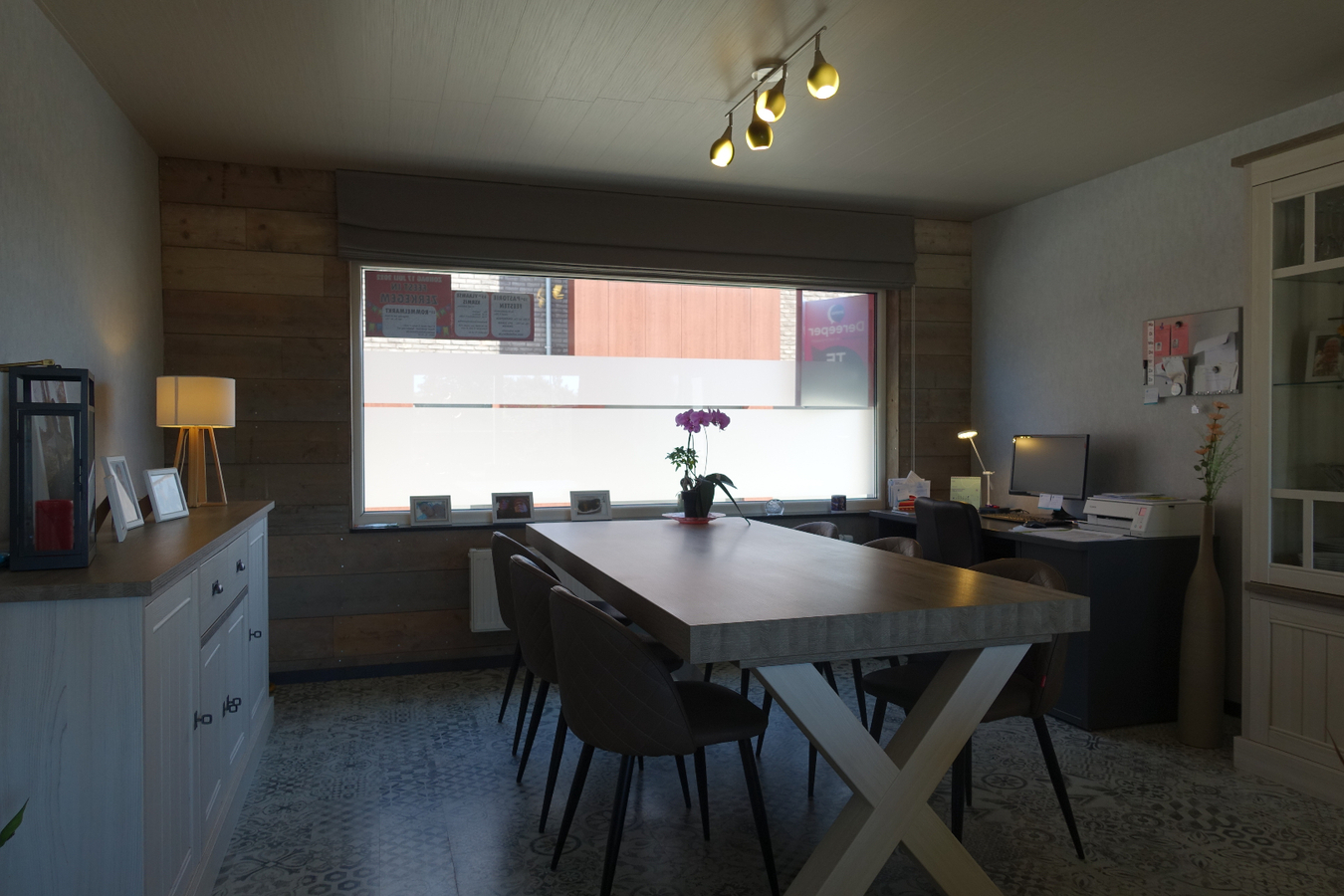 Instapklare woning met garage in centrum Zerkegem 