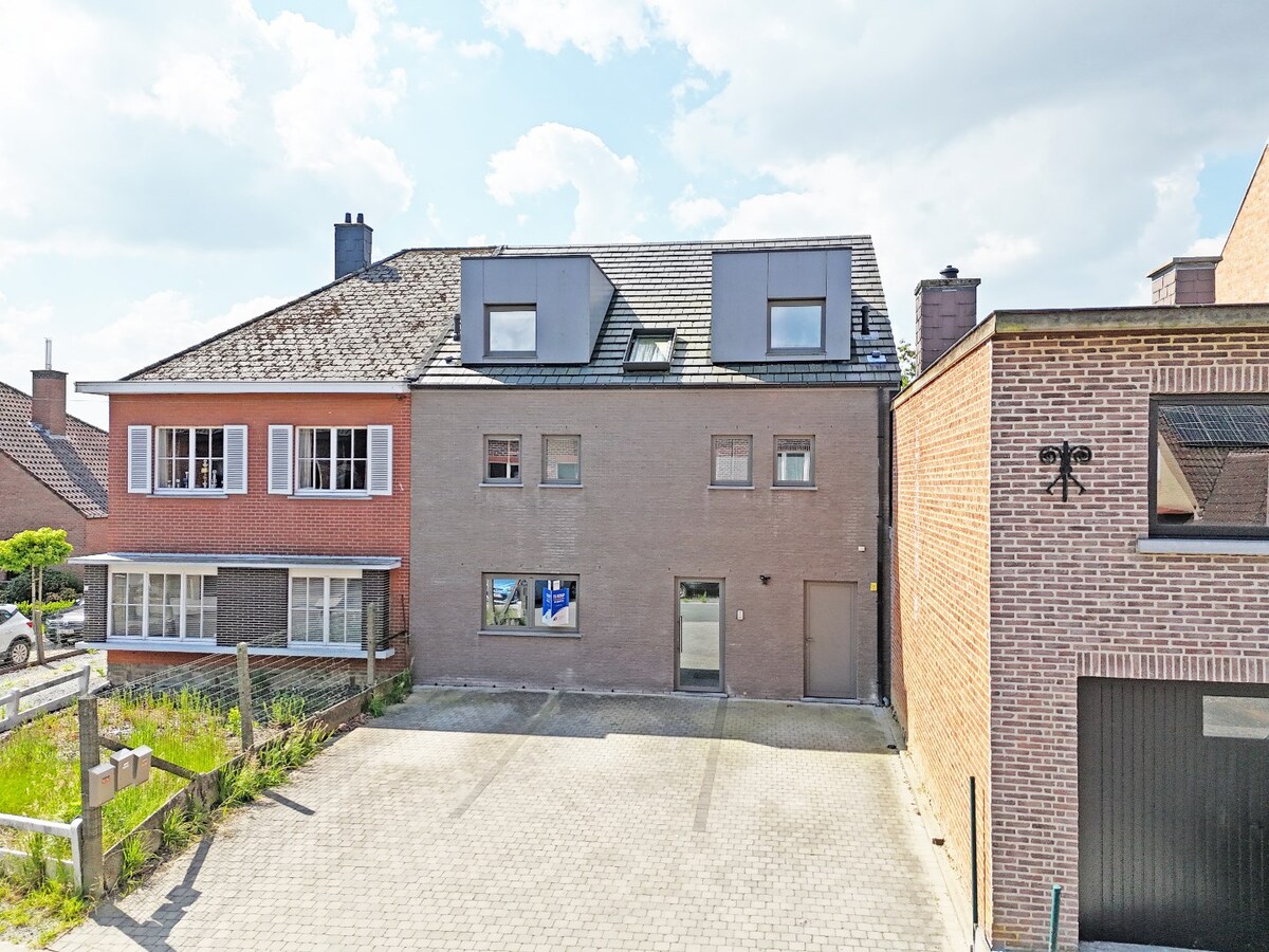 Recent (2017) gelijkvloers appartement met grote tuin te Ophasselt 