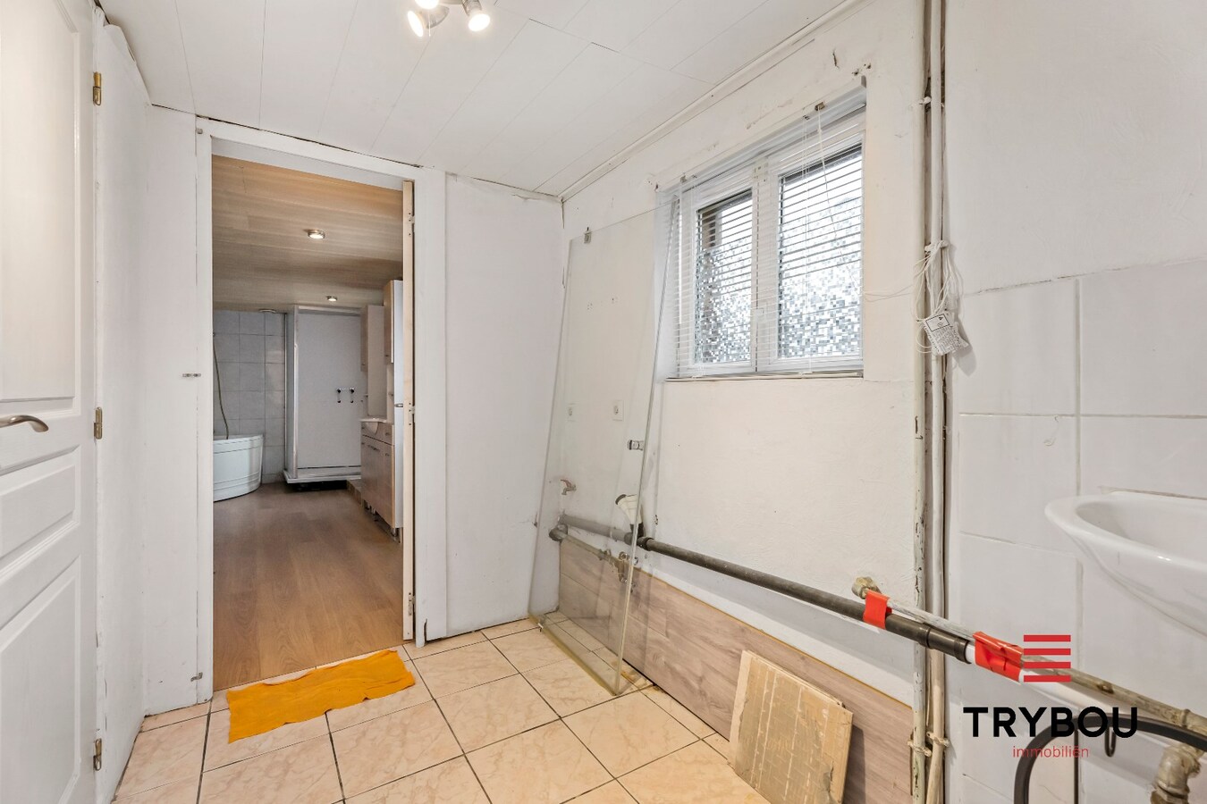 Verrassend ruime woning met garage in centrum Menen 