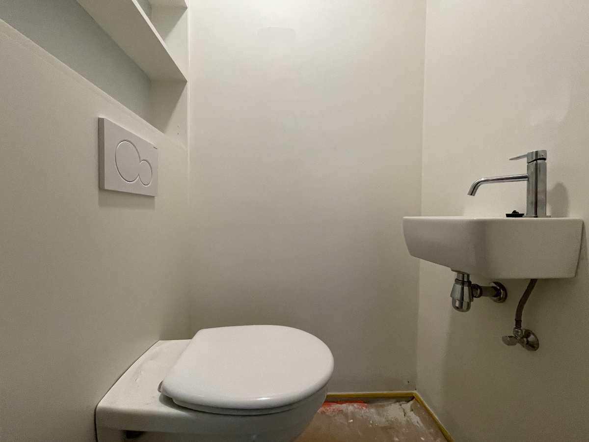 Gerenoveerde halfopen bebouwing met 3 slaapkamers en garage in centrum Roeselare 