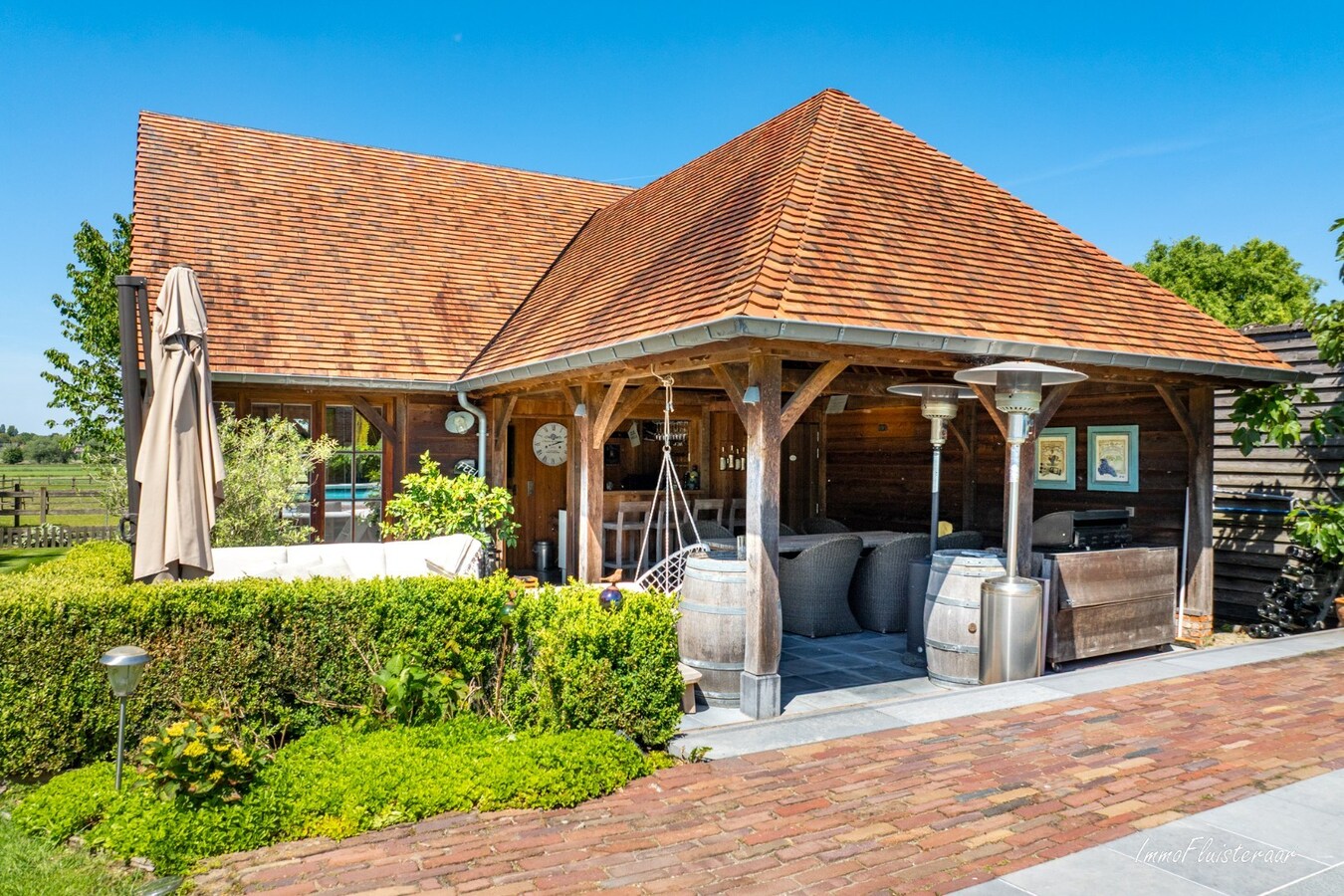 Prachtige villa met zwembad en luxueus poolhouse met optioneel bij te kopen weiland van ca. 21.856 m2 te Hove 