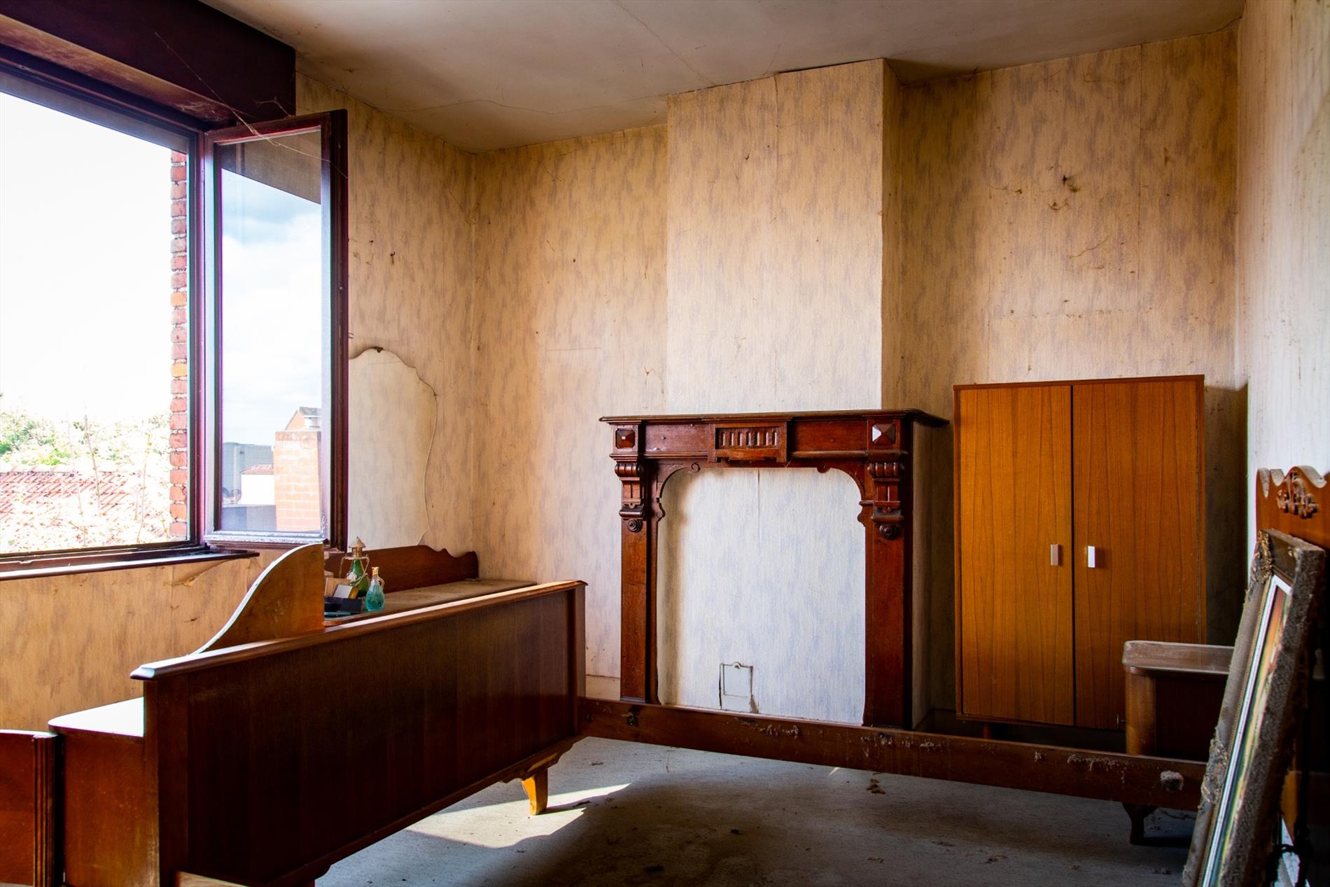 Totaal te renoveren art deco woning met 5 slpks op 950m² nabij centrum Maldegem 